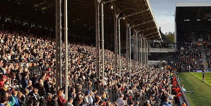 Cổ động viên Fulham trên khán đài
