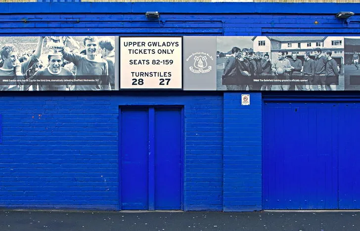 Cổng soát vé khán đài Upper Gwladys Street tại sân Goodison Park