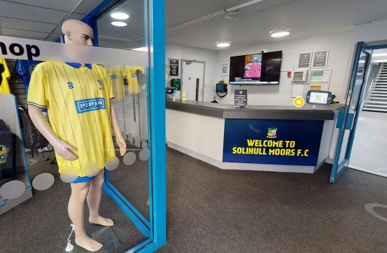 Cổng vào chính của sân vận động Damson Park, chào đón người hâm mộ đến với Solihull Moors