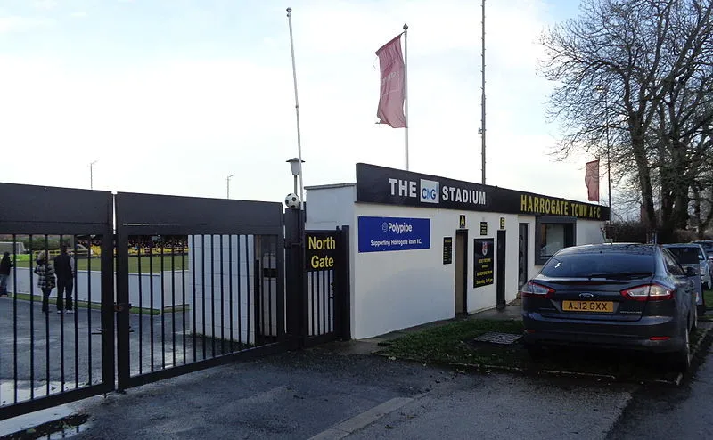 Cổng vào sân Wetherby Road từ bên ngoài