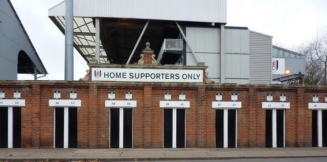 Cổng vào SVĐ Craven Cottage