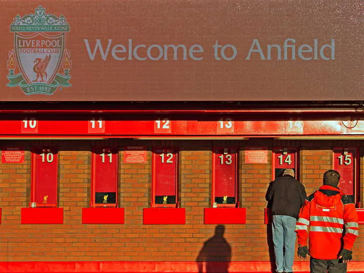 Cửa sổ quầy vé của Liverpool FC tại sân Anfield