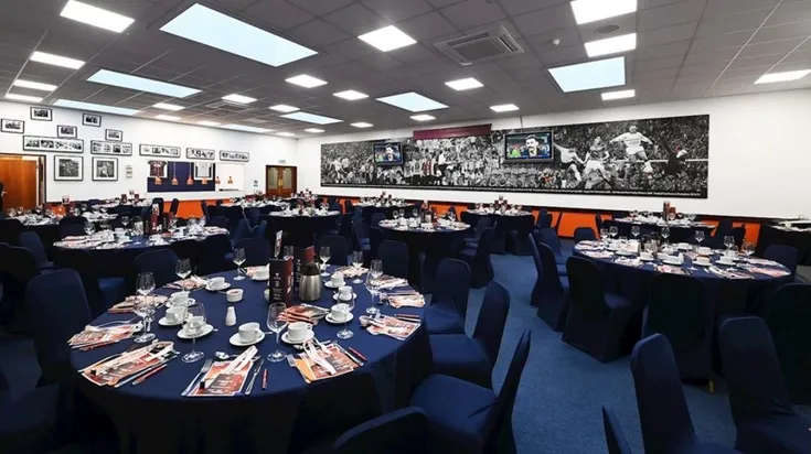 Dịch vụ hiếu khách tại sân Kenilworth Road