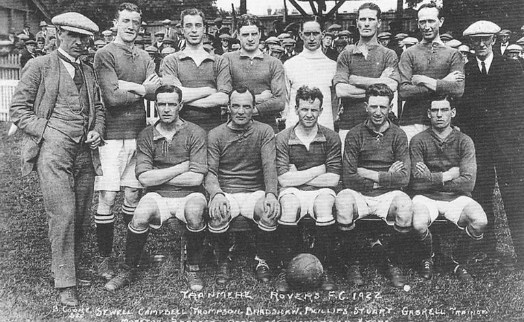 Đội hình Tranmere Rovers chụp ảnh tập thể năm 1922, thể hiện lịch sử lâu đời của câu lạc bộ