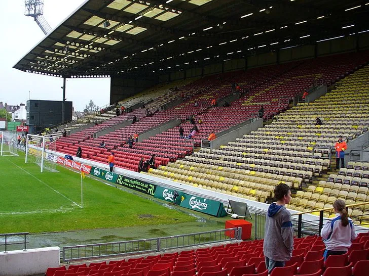 Góc nhìn cận cảnh khán đài Rookery tại sân Vicarage Road