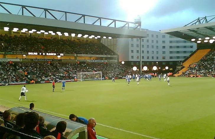 Góc nhìn từ khán đài bên trong sân Carrow Road