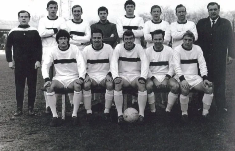 Hình ảnh lịch sử của câu lạc bộ Chelmsford City FC, thể hiện di sản và hành trình phát triển của đội bóng The Clarets qua các thời kỳ, minh chứng cho sự kiên cường của bóng đá Anh hạng thấp.