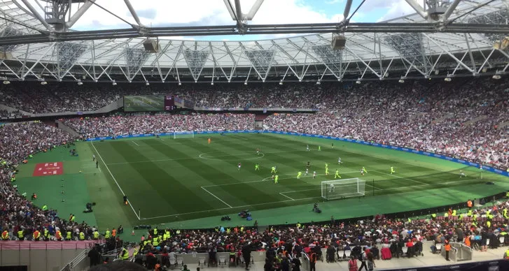 Hình ảnh mô phỏng sự phát triển và mở rộng sức chứa của London Stadium trong tương lai