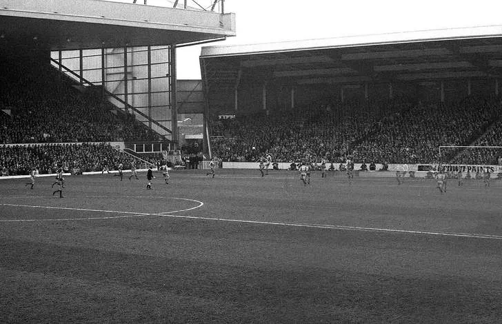 Khán đài Centenary cũ tại sân Anfield trong lịch sử