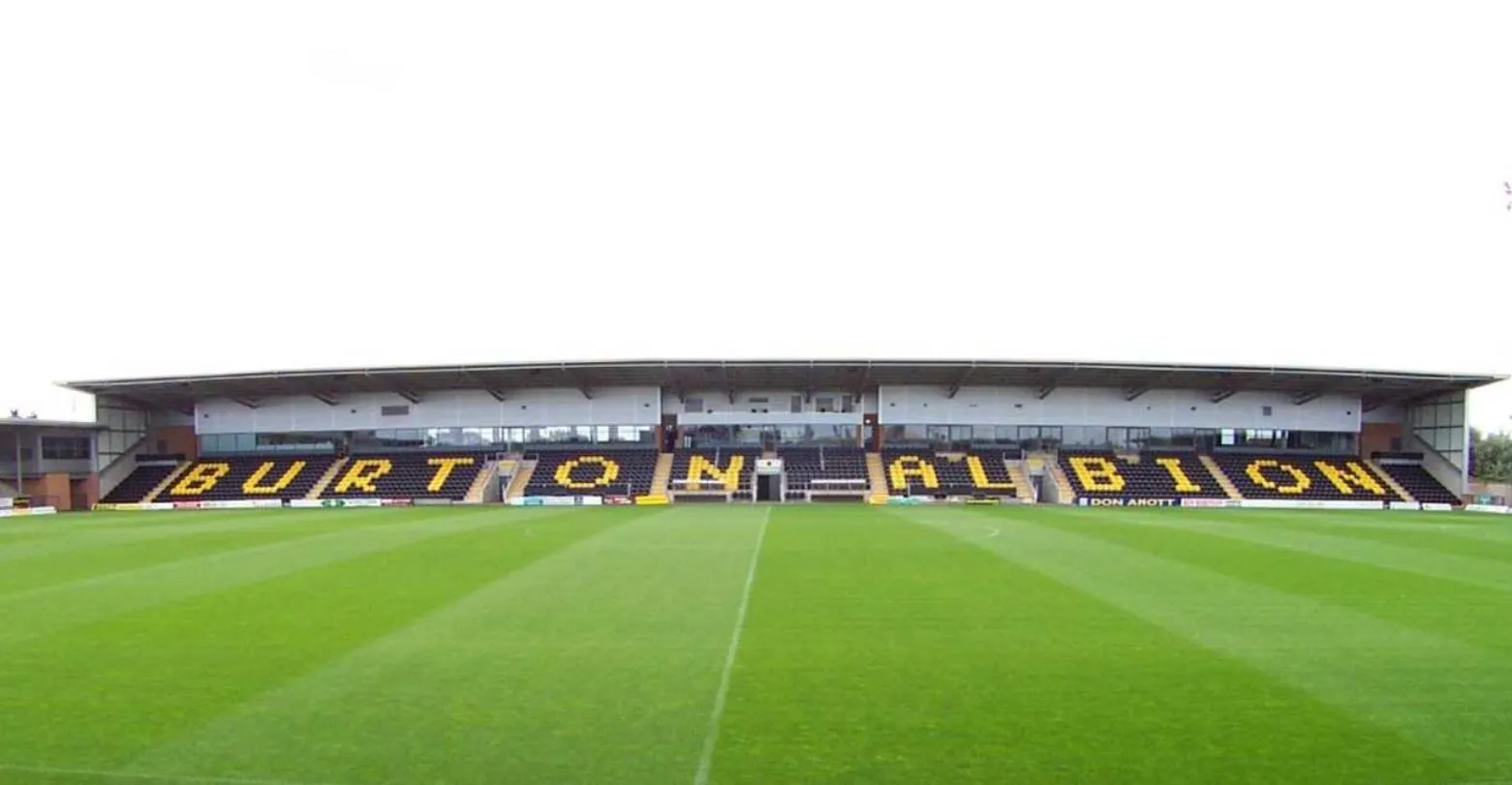 Khán đài chính Main Stand tại Pirelli Stadium, nơi đặt các tiện ích chính của câu lạc bộ.