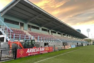 Khán đài chính sân vận động Mariners Park, biểu tượng của South Shields FC