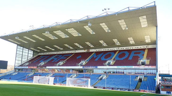 Khán đài Jimmy McIlroy sân Turf Moor