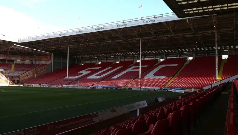 Khán đài The Kop tại Bramall Lane, nơi tập trung cổ động viên nhiệt thành nhất của Sheffield United