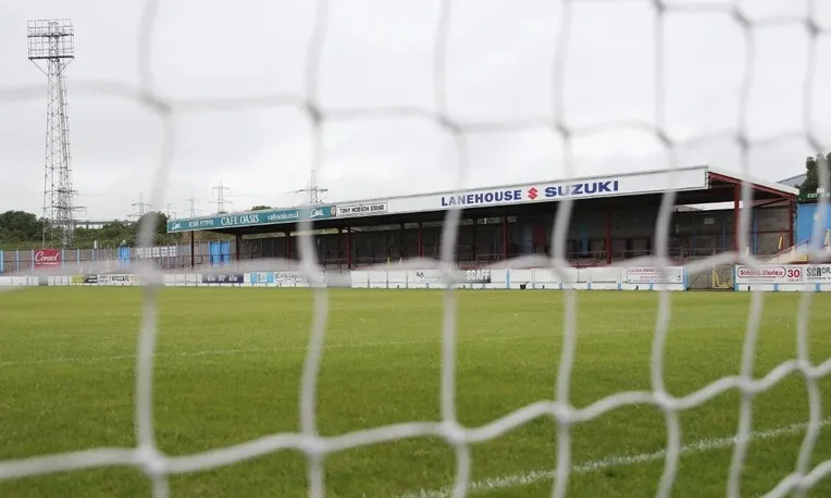 Khán đài Tony Hobson tại sân Bob Lucas, vinh danh huyền thoại của Weymouth FC