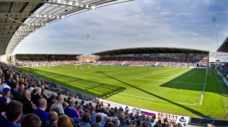 Không khí cuồng nhiệt tại SMH Group Stadium vào ngày thi đấu