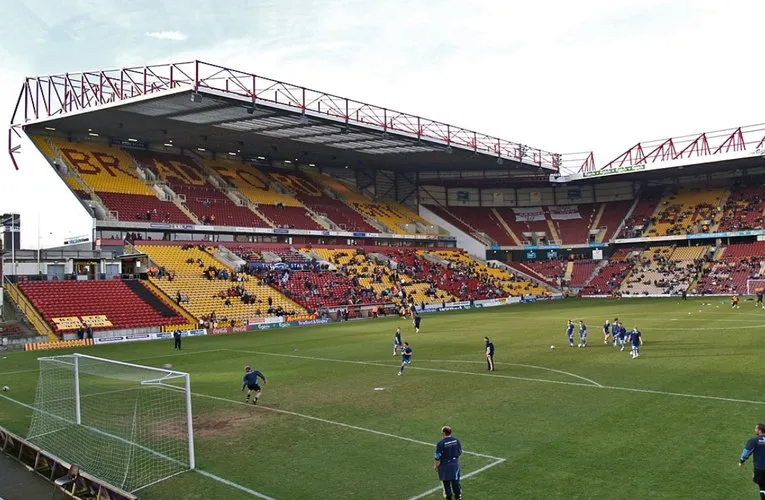 Không khí sôi động tại sân Valley Parade vào ngày có trận đấu của Bradford City