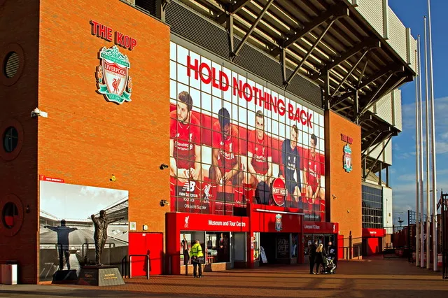 Khu vực bên ngoài khán đài Kop huyền thoại của sân Anfield