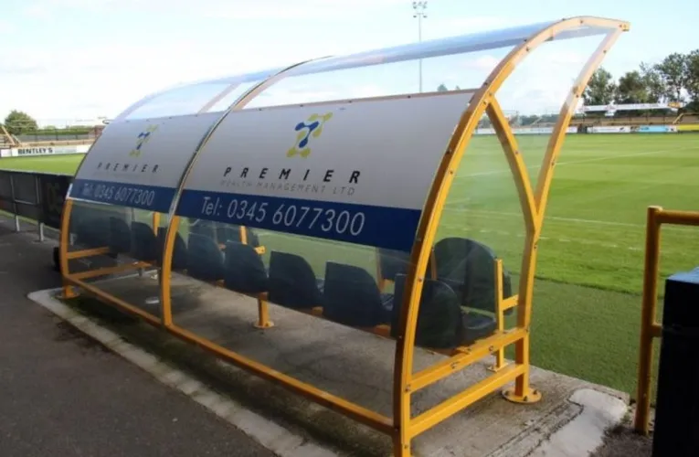 Khu vực cabin huấn luyện viên (dugouts) tại sân vận động Haig Avenue, trung tâm chỉ đạo chiến thuật trận đấu