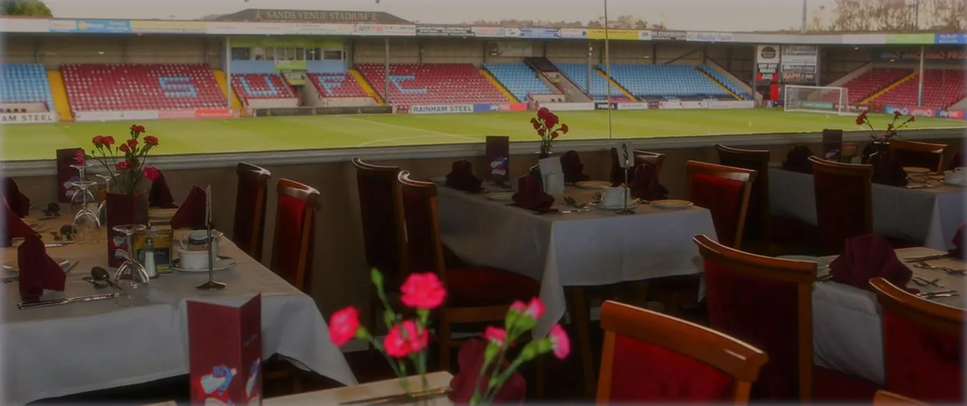 Khu vực dịch vụ hiếu khách (Hospitality) tại sân Glanford Park của Scunthorpe United