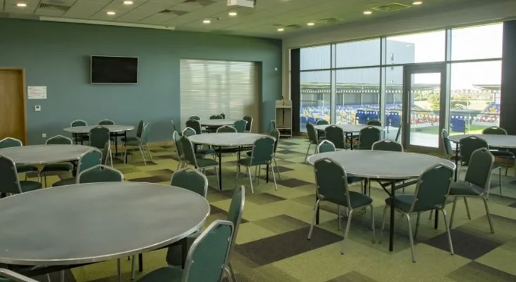 Khu vực dịch vụ khách sạn sang trọng tại sân LNER Community Stadium