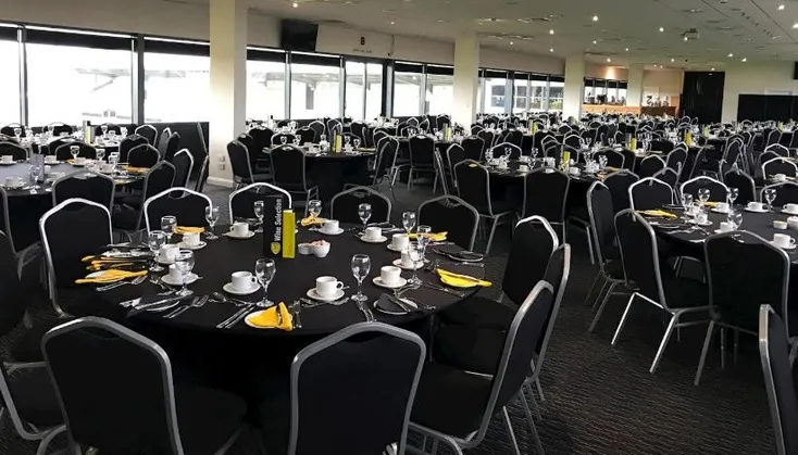 Khu vực Hospitality sang trọng tại Pirelli Stadium, cung cấp trải nghiệm đặc biệt cho khách VIP.