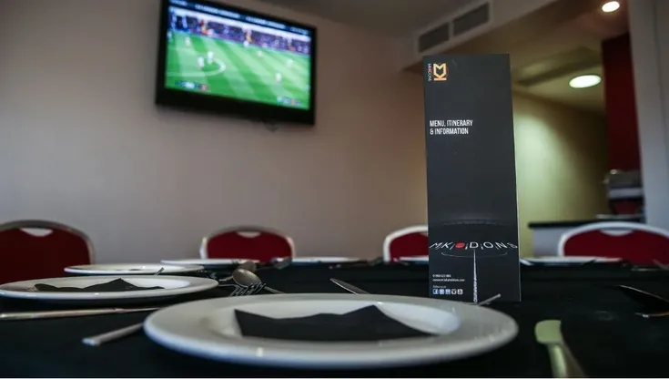 Khu vực hospitality sang trọng tại Stadium MK, mang đến trải nghiệm đẳng cấp cho khán giả