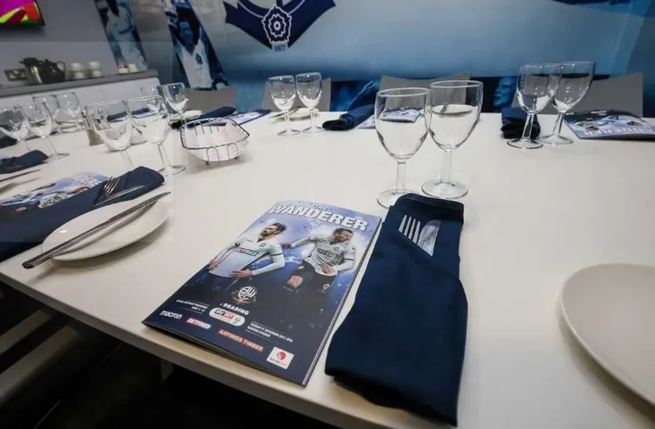 Khu vực khách sạn và dịch vụ SVIP tại sân Toughsheet Community Stadium của Bolton Wanderers FC