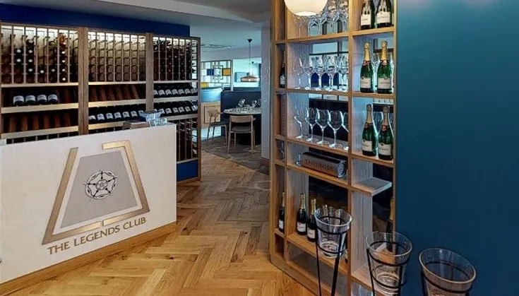 Khu vực tiếp đón khách VIP và dịch vụ khách sạn sang trọng tại sân vận động Elland Road