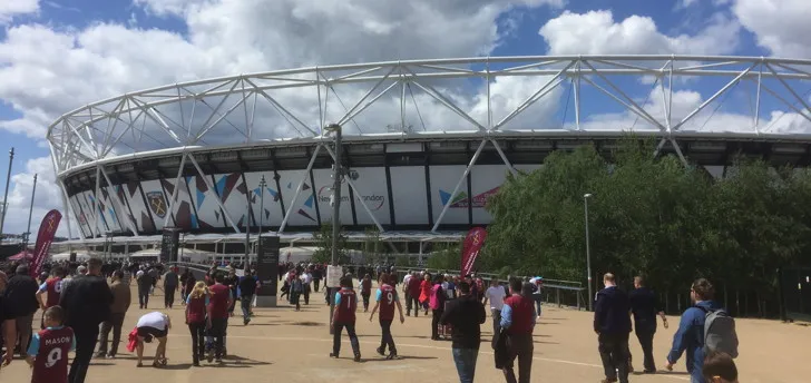 Khung cảnh bên ngoài Công viên Olympic Queen Elizabeth, nơi tọa lạc sân London Stadium