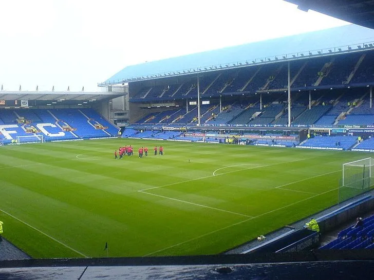 Khung cảnh bên trong sân vận động Goodison Park nhìn từ khán đài