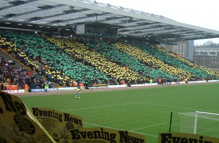 Khung cảnh Carrow Road trong ngày thi đấu của Norwich City