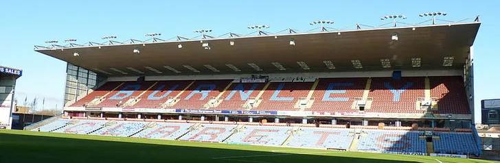 Khung cảnh một khán đài tại Turf Moor