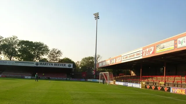 Khung cảnh tổng thể sân Bootham Crescent, sân nhà cũ của York City.