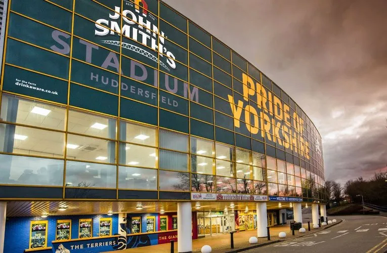 Lối vào chính sân John Smith's Stadium