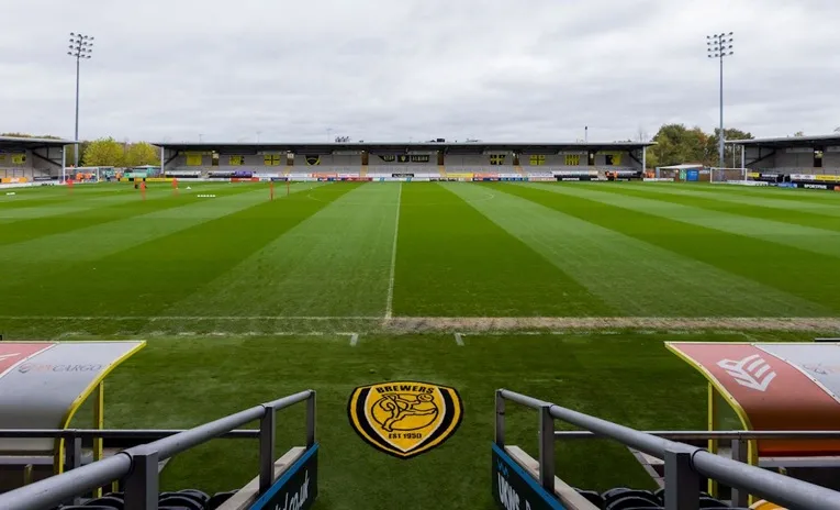Mô hình hoặc bản vẽ về các kế hoạch phát triển tương lai cho Pirelli Stadium, bao gồm khách sạn và pub.