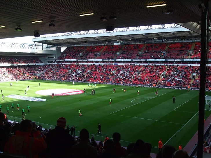 Nội thất bên trong sân vận động Anfield nhìn từ khán đài