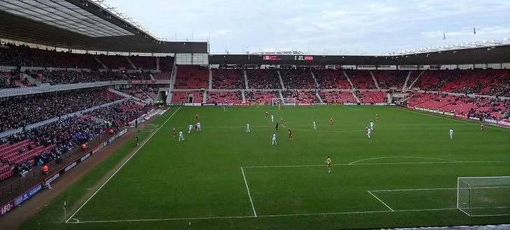 Pha tranh bóng quyết liệt trong trận Middlesbrough thắng Aldershot 2-1 tại vòng 4 FA Cup trên sân Riverside