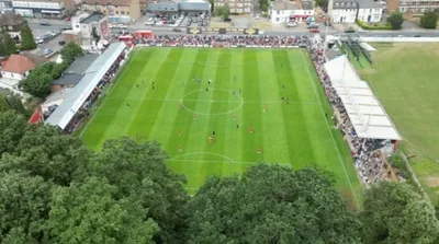 Sân vận động Park View Road nhìn từ bên ngoài, quê hương của Welling United.