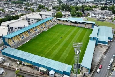 Sân vận động Plainmoor, sân nhà lịch sử của Torquay United nhìn từ trên cao.