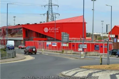 Sân vận động Stonebridge Road, sân nhà của Ebbsfleet United, nhìn từ góc tổng quan cho thấy quy mô và đặc trưng của một sân bóng hạng thấp Anh.