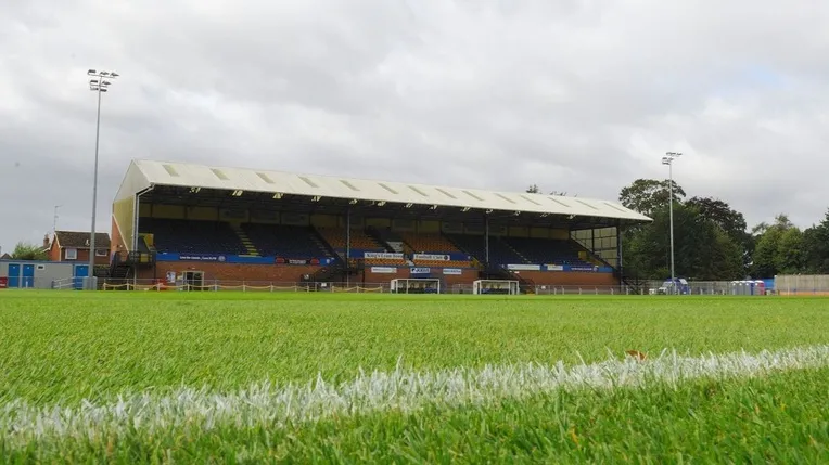 Sơ đồ chỗ ngồi chi tiết sân The Walks của King's Lynn Town FC, minh họa bố cục các khán đài và khu vực cổ động viên