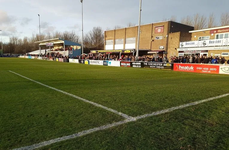 Toàn cảnh các khán đài tại sân Mariners Park, sân nhà của South Shields FC