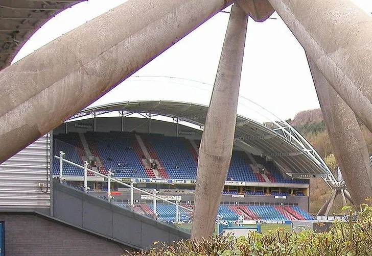 Toàn cảnh sân John Smith's Stadium