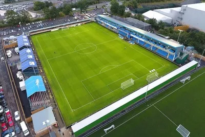 Toàn cảnh sân vận động Damson Park nhìn từ trên cao, sân nhà của Solihull Moors FC