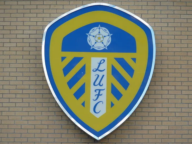 Toàn cảnh sân vận động Elland Road dưới ánh nắng, biểu tượng của sự kiên cường của Leeds United