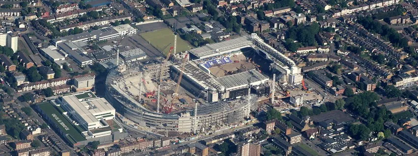 Toàn cảnh sân vận động Tottenham Hotspur đang trong quá trình xây dựng nhìn từ trên cao năm 2017