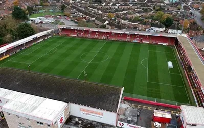Toàn cảnh sân vận động Whaddon Road từ trên cao, ngôi nhà của Cheltenham Town FC