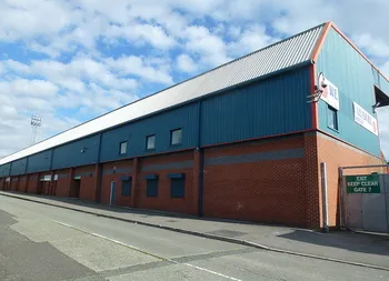 Tổng quan về Spotland Stadium, sân nhà của Rochdale AFC