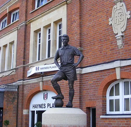 Tượng Johnny Haynes tại Craven Cottage