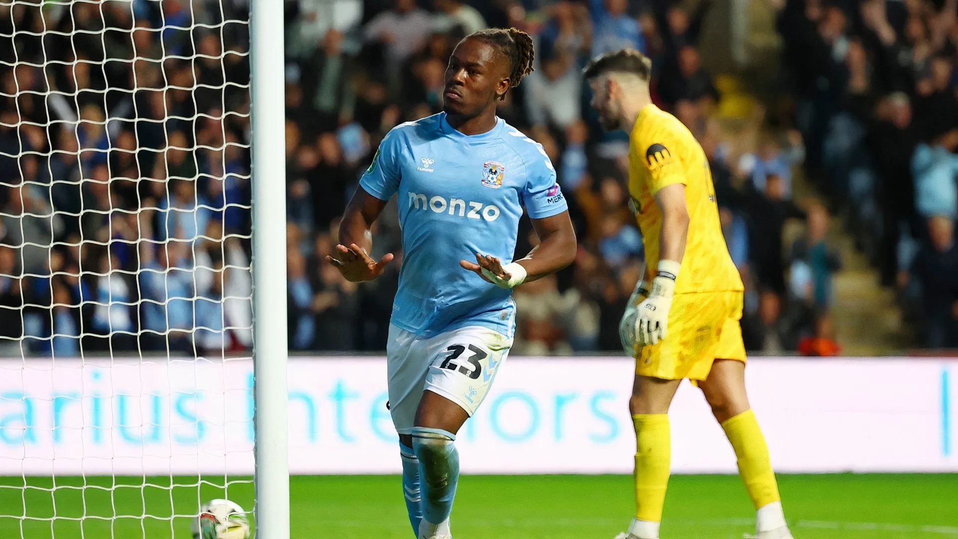 Brandon Thomas-Asante và các cầu thủ Coventry City, vũ khí tấn công chủ chốt giúp đội dẫn đầu Championship